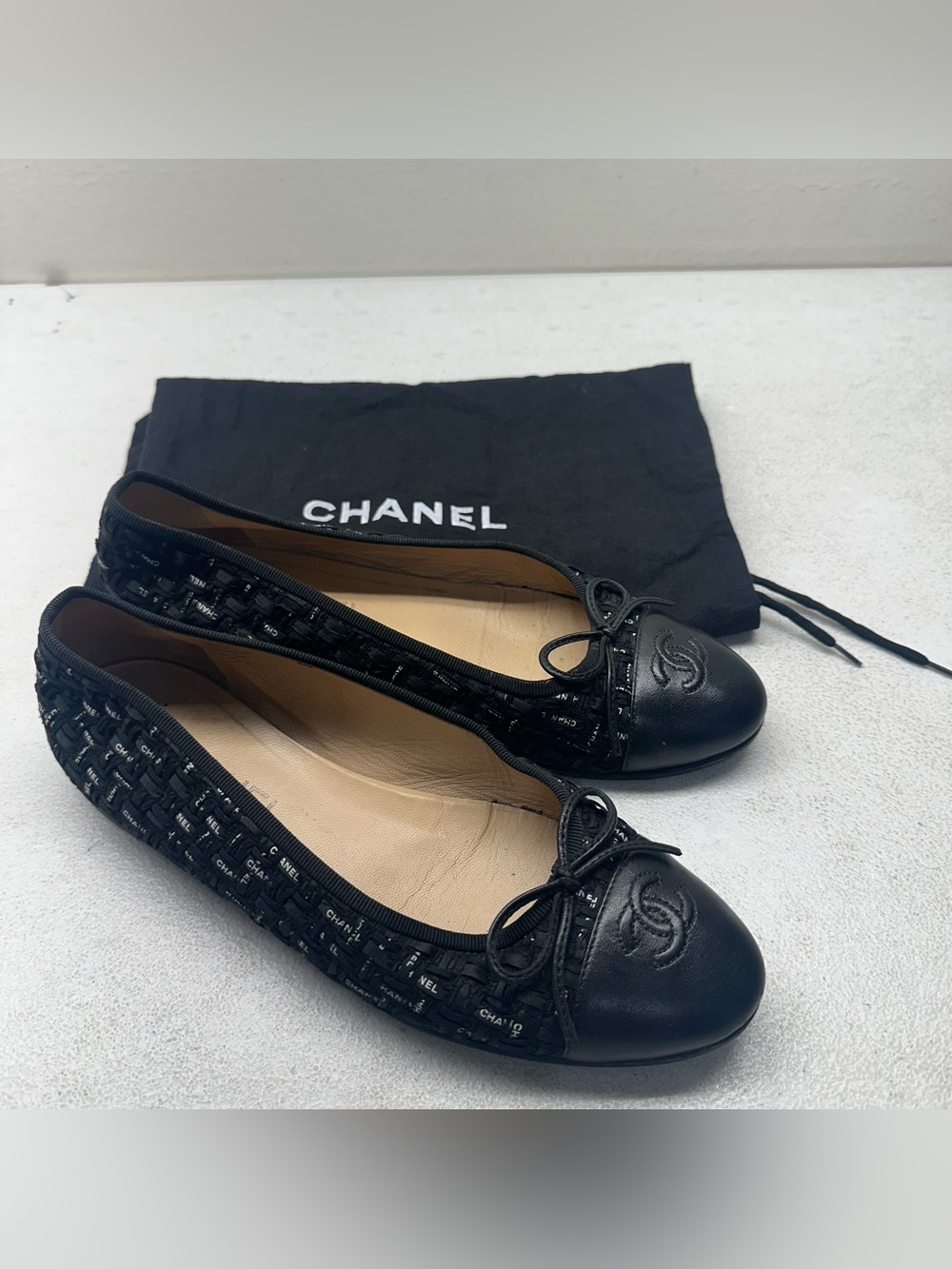 100% Authentic CHANEL Black Tweed & Leather Cap-Toe Flat with CC logo Size 38